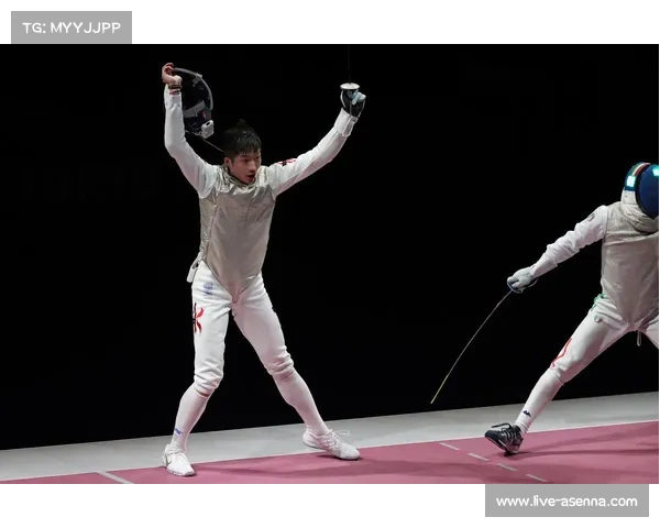 《青少年击剑心理手册：奥运冠军张家朗亲笔序言引领击剑梦想之路》